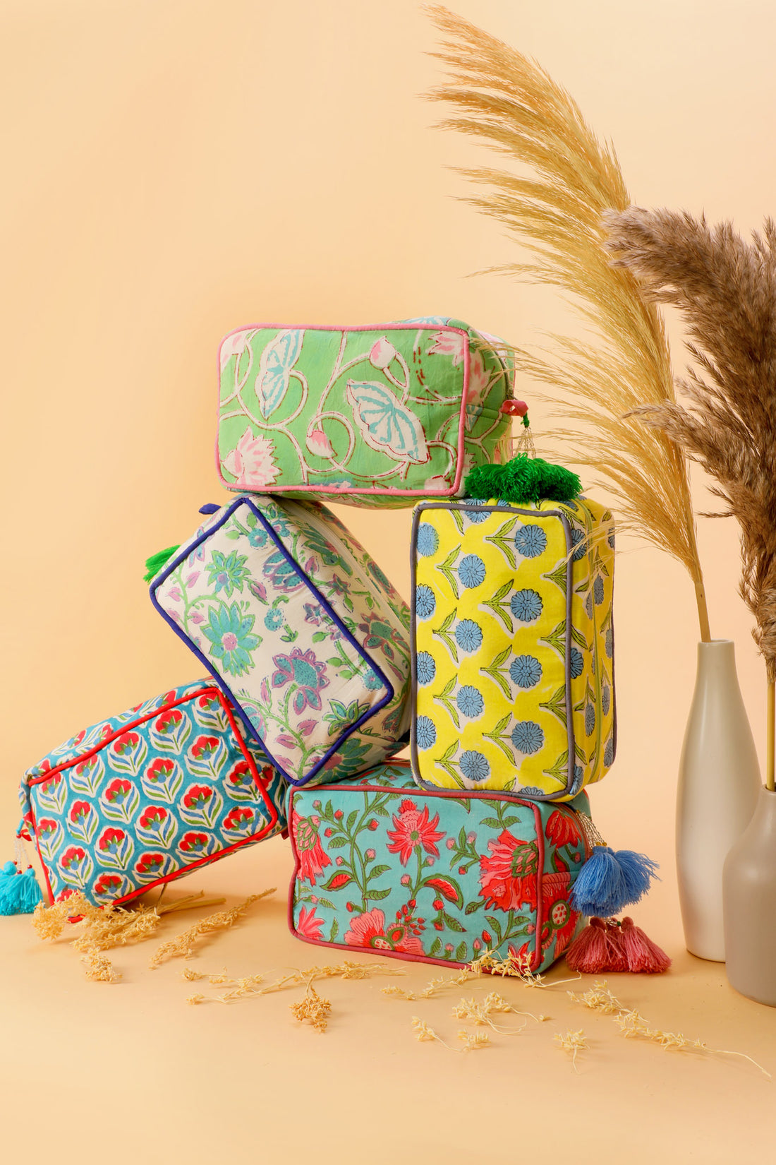 Discover the Best Travel Pouches Online in India with Ayuda Homes