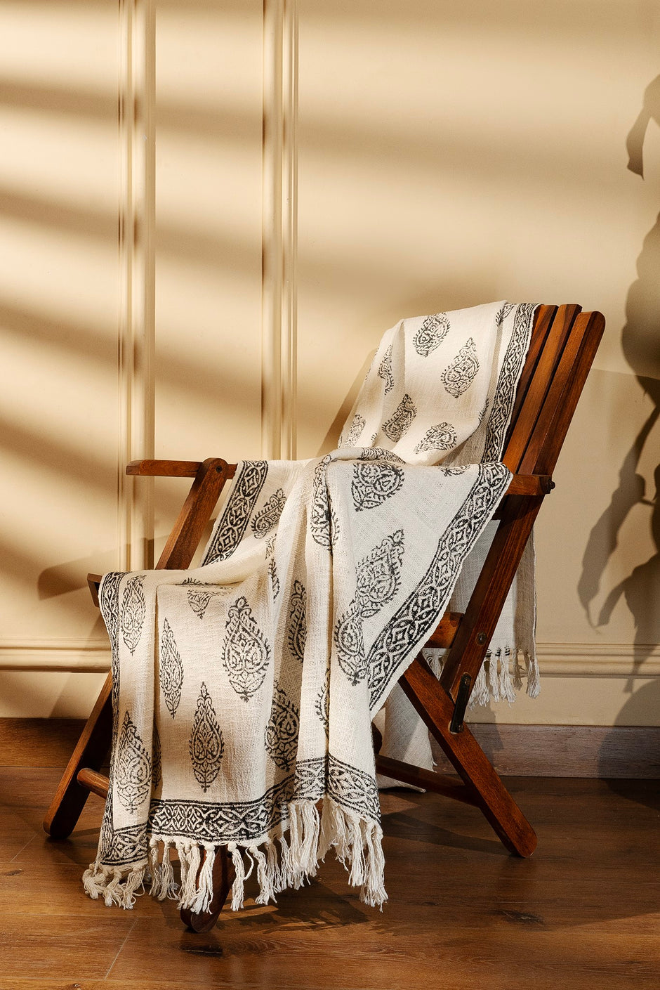 Cozy & Stylish Throws for Your Home Decor